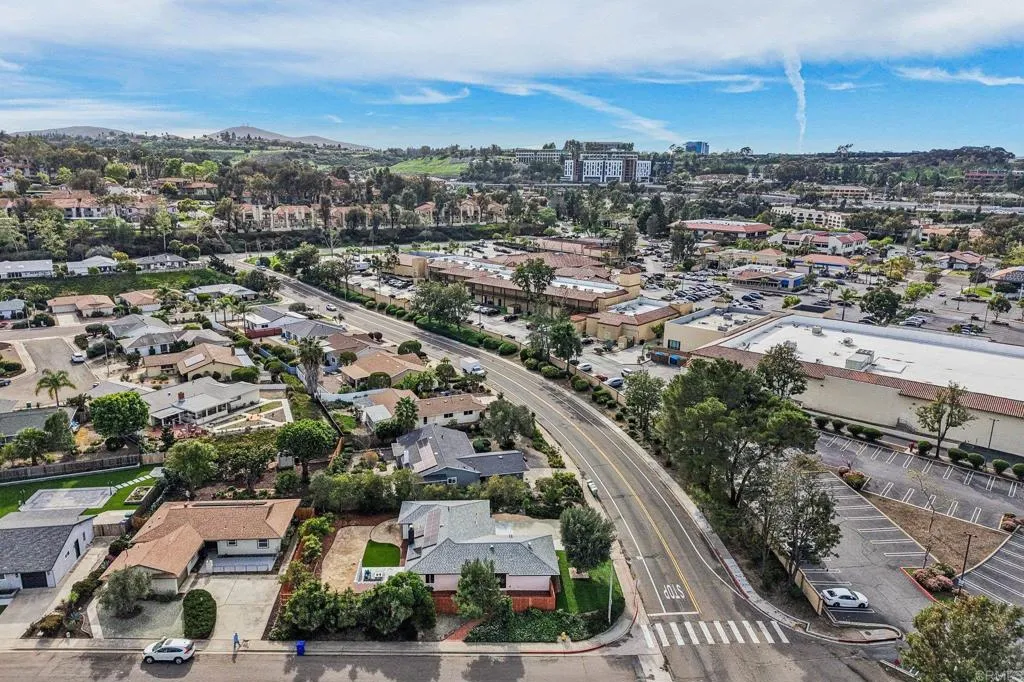 https://cdn.realtyfeed.com/cdn/127/306659821/caf8da7f32d218631a18ad6cdb93c352.webp