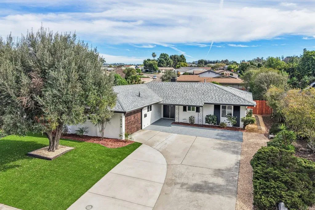 https://cdn.realtyfeed.com/cdn/127/306659821/d566bc3bf8edd3e7806f27b3c2d816a1.webp