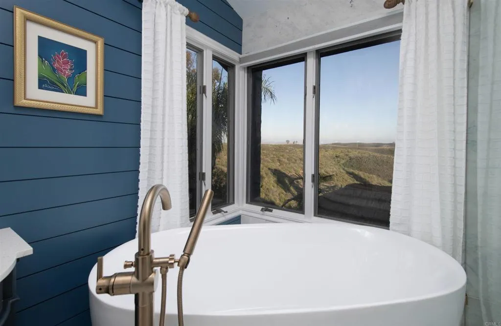 https://cdn.realtyfeed.com/cdn/127/306659833/f1f7cdb68b7b4d58b00d2b854d31cf3a.webp