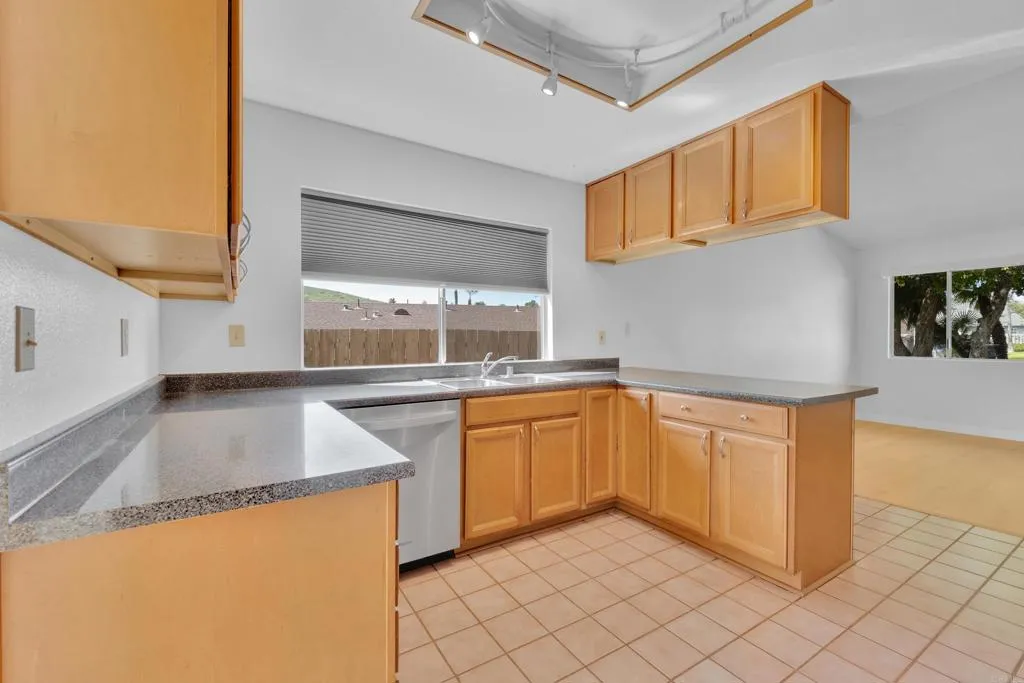 https://cdn.realtyfeed.com/cdn/127/306659848/7c598404cb21b37951bf4d73516322ed.webp
