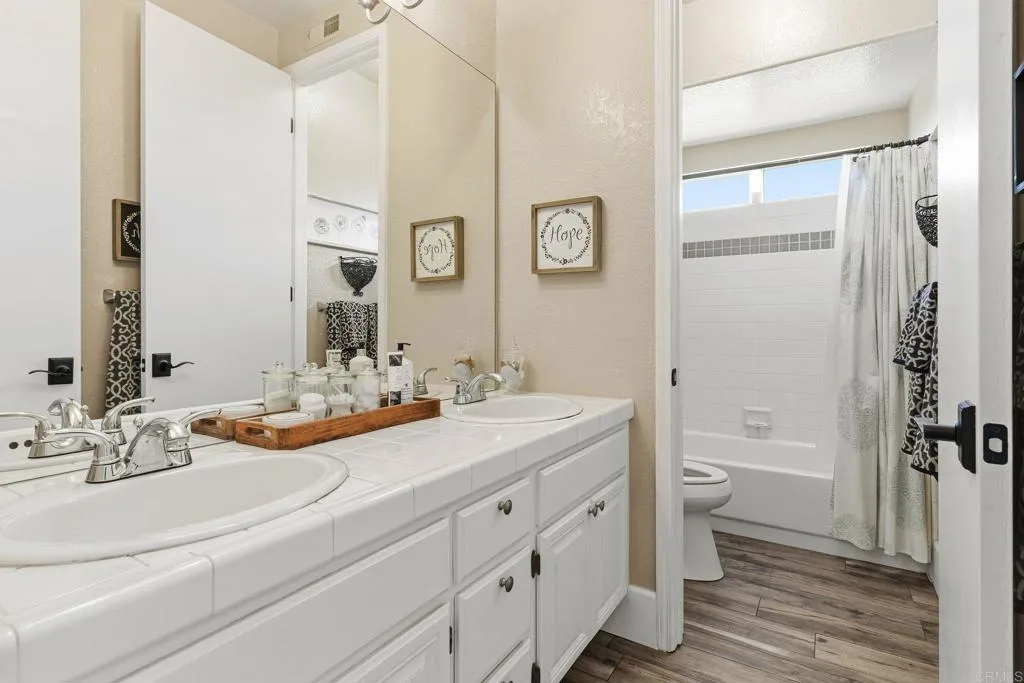 https://cdn.realtyfeed.com/cdn/127/306659853/65a60d298c7168e62f9d36e96275e0a1.webp