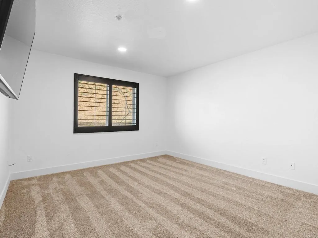 https://cdn.realtyfeed.com/cdn/127/306659865/640a41349509ede728962d4ded179eeb.webp