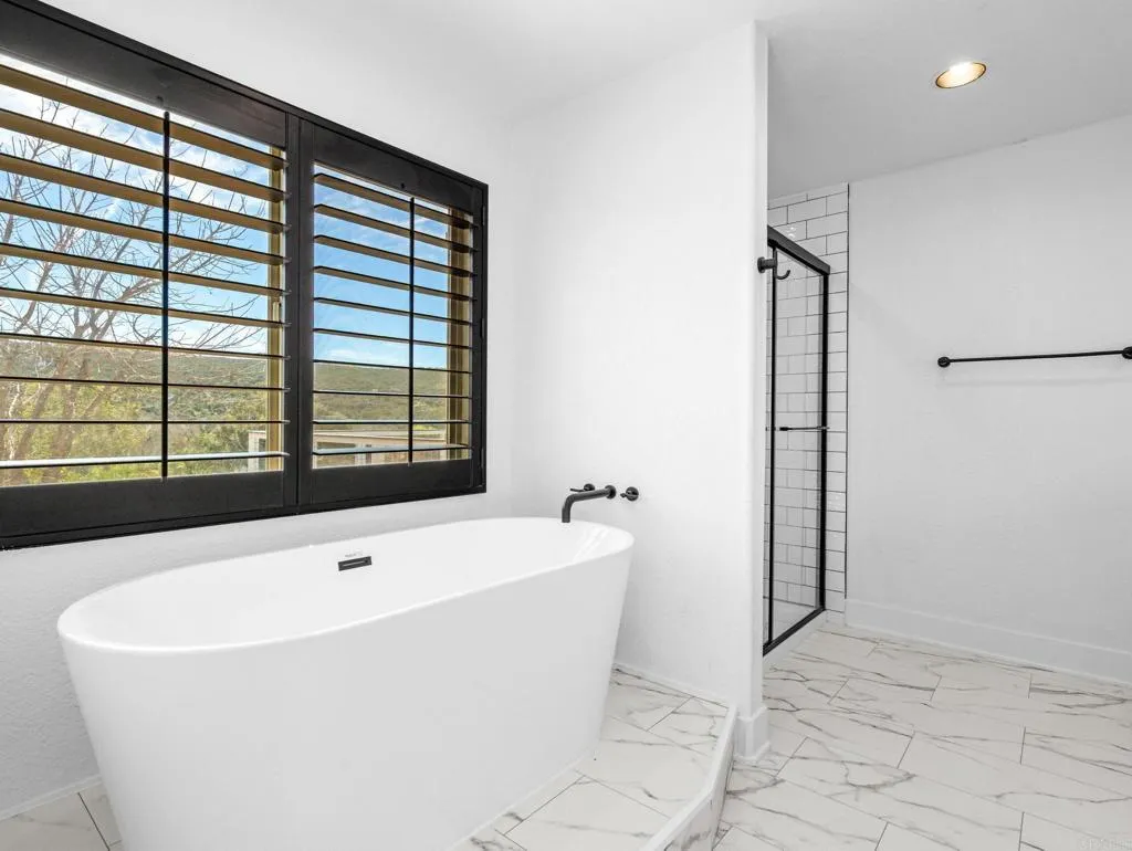 https://cdn.realtyfeed.com/cdn/127/306659865/8f1bd34655799a599f394af118a3e847.webp