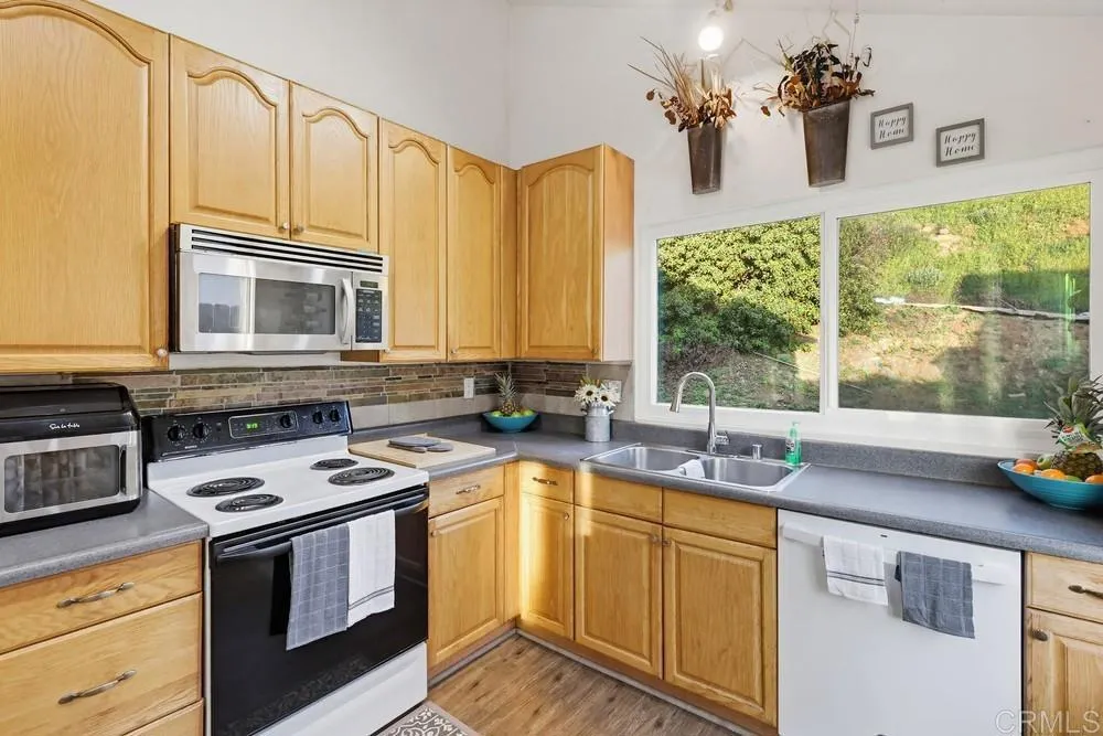 https://cdn.realtyfeed.com/cdn/127/306659869/4f48c3347f578ac43ba96bb81d35ab07.webp