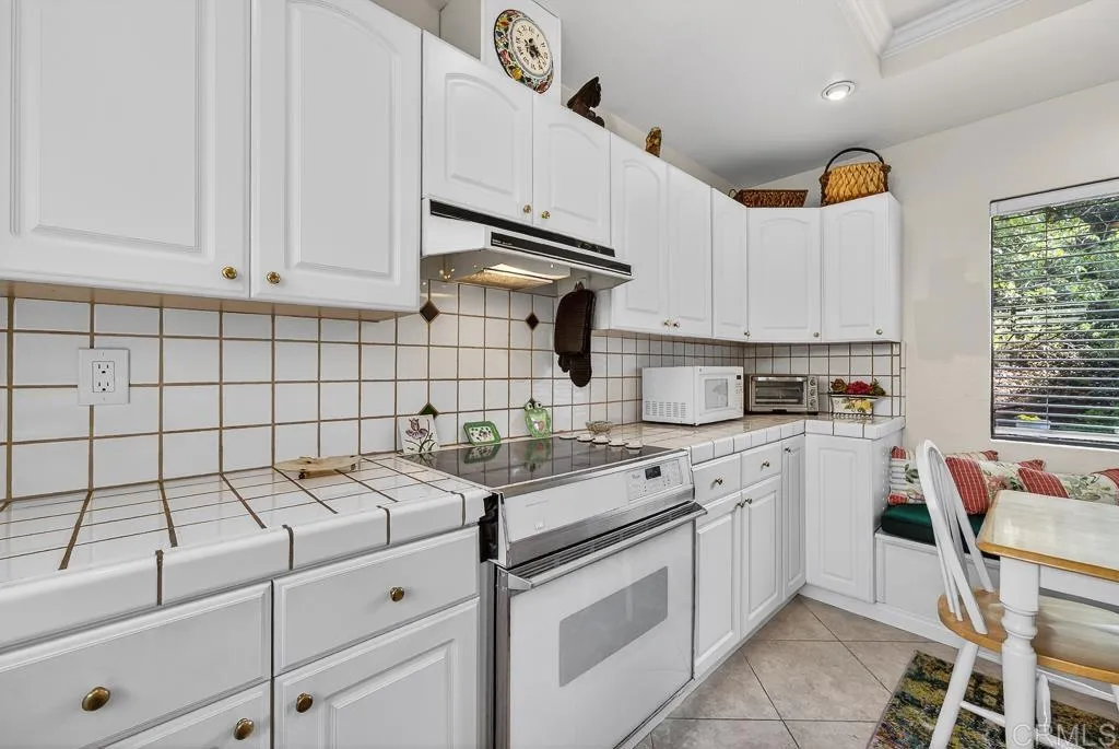 https://cdn.realtyfeed.com/cdn/127/306659871/996ede0fffb0e26230beaedda0b5c938.webp
