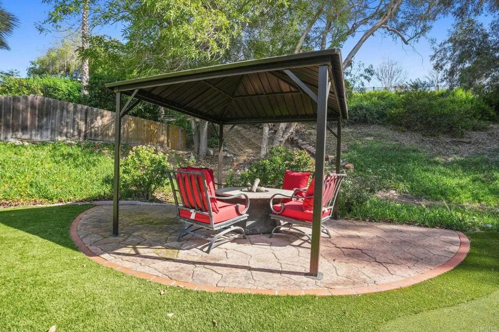 https://cdn.realtyfeed.com/cdn/127/306659875/a0fe0677028ddec4ad81694796398c8e.webp