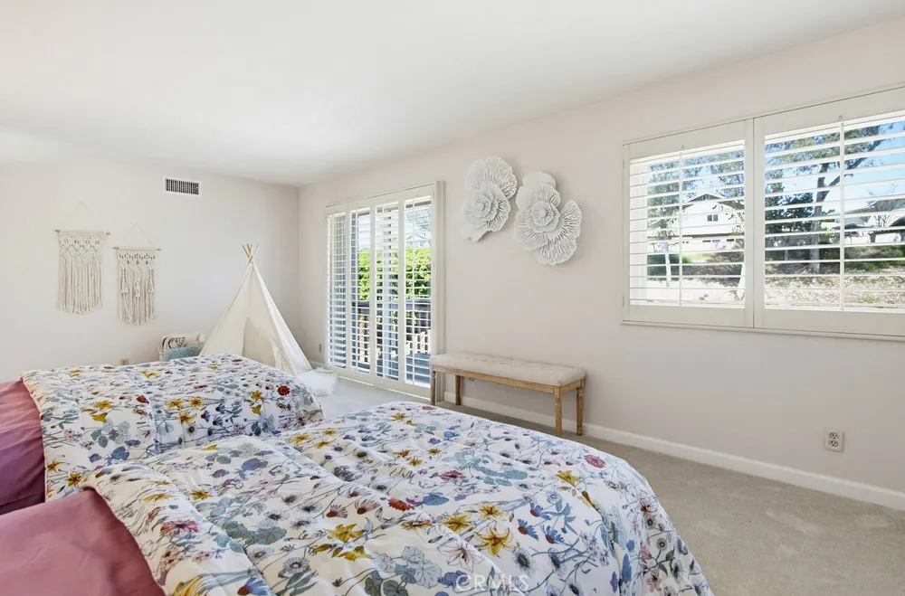 https://cdn.realtyfeed.com/cdn/127/306659925/0fe2fdba0c3c42930ac2580dba47d34a.webp