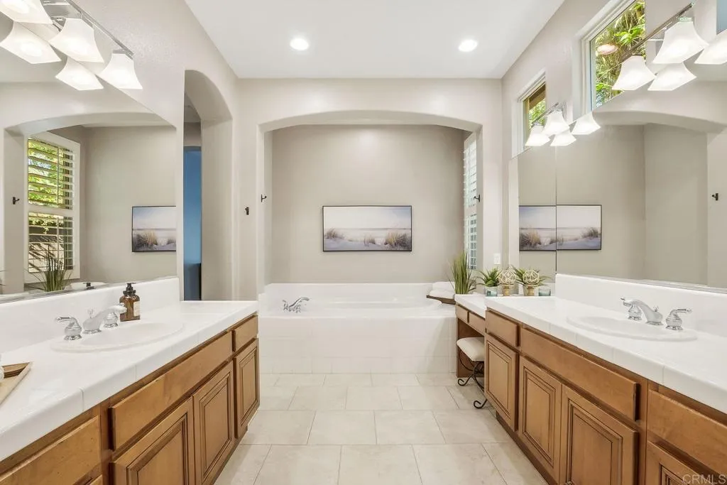 https://cdn.realtyfeed.com/cdn/127/306659937/6fd3e0f6b5596474facb1993177b65b7.webp