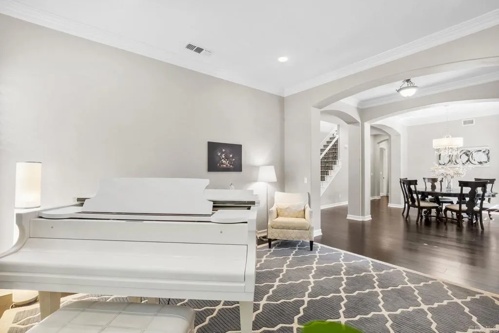 https://cdn.realtyfeed.com/cdn/127/306659937/8177dd991edd47fafdd7875af34b6a19.webp
