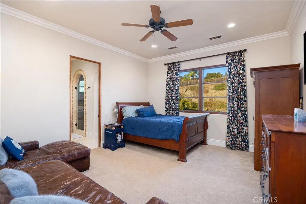 https://cdn.realtyfeed.com/cdn/127/306659944/09630e3449351c3695f2234d767aff85.webp