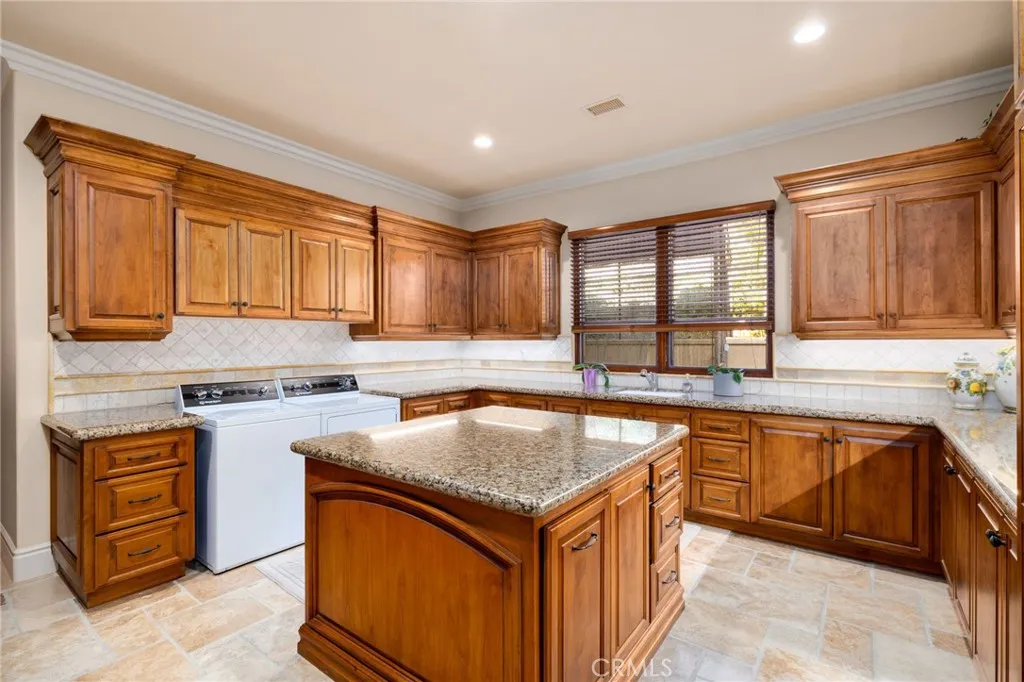https://cdn.realtyfeed.com/cdn/127/306659944/a90d89de1a8d84546ecc316f09269028.webp