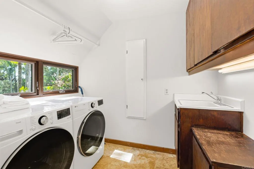 https://cdn.realtyfeed.com/cdn/127/306660002/27a366a083807a90bfe3832c158f39f4.webp