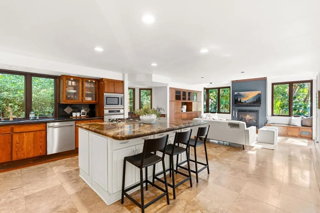 https://cdn.realtyfeed.com/cdn/127/306660002/6d5edbe16a612823b8ae8c822afe248a.webp