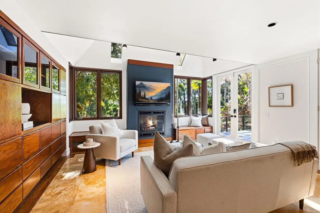 https://cdn.realtyfeed.com/cdn/127/306660002/9761680670832b5dbc5fa64a067082c3.webp