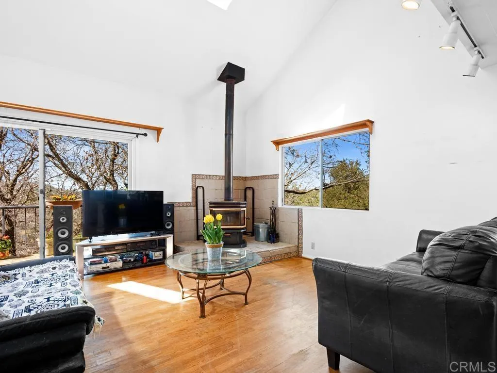 https://cdn.realtyfeed.com/cdn/127/306660104/fdf5aa290c71919329e33effd712a36e.webp