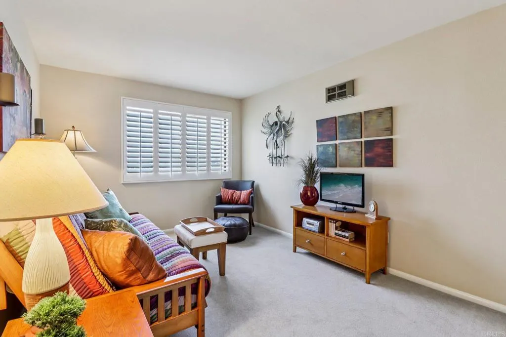https://cdn.realtyfeed.com/cdn/127/306660120/c5967fa1aa9f1b9cba30d9e98f5a58b7.webp