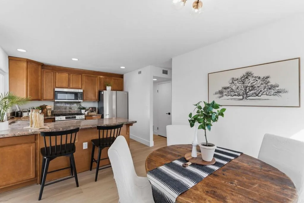 https://cdn.realtyfeed.com/cdn/127/306660159/339d8e4c1af09c332472111655d28756.webp