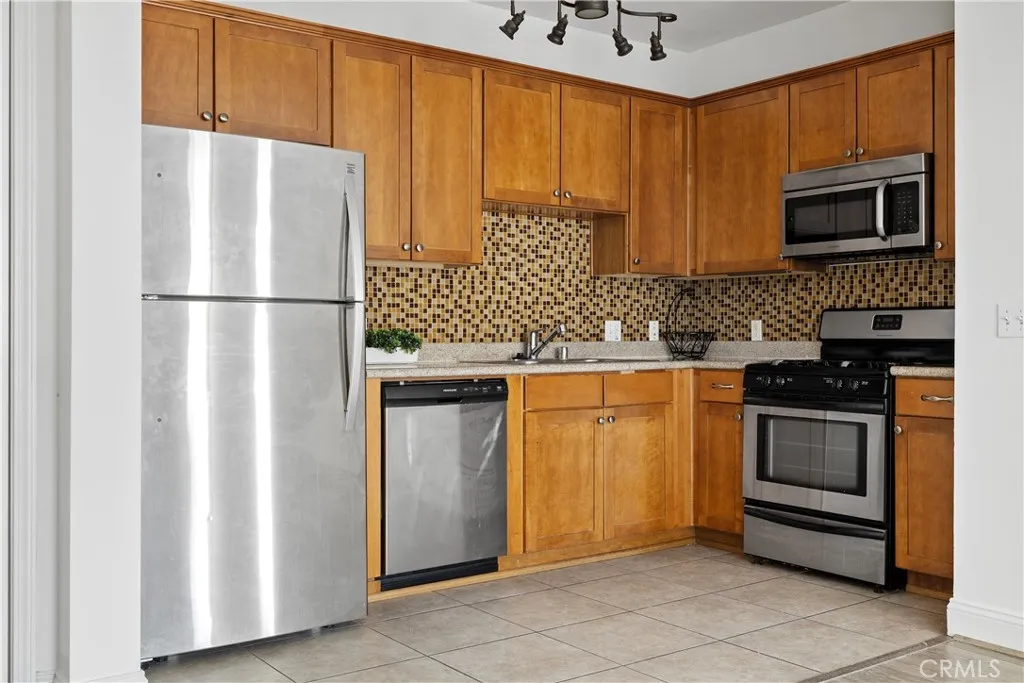 6938 Laurel Canyon Blvd Unit 304, North Hollywood, CA 91605 - Photo 2 of 28, North Hollywood, CA