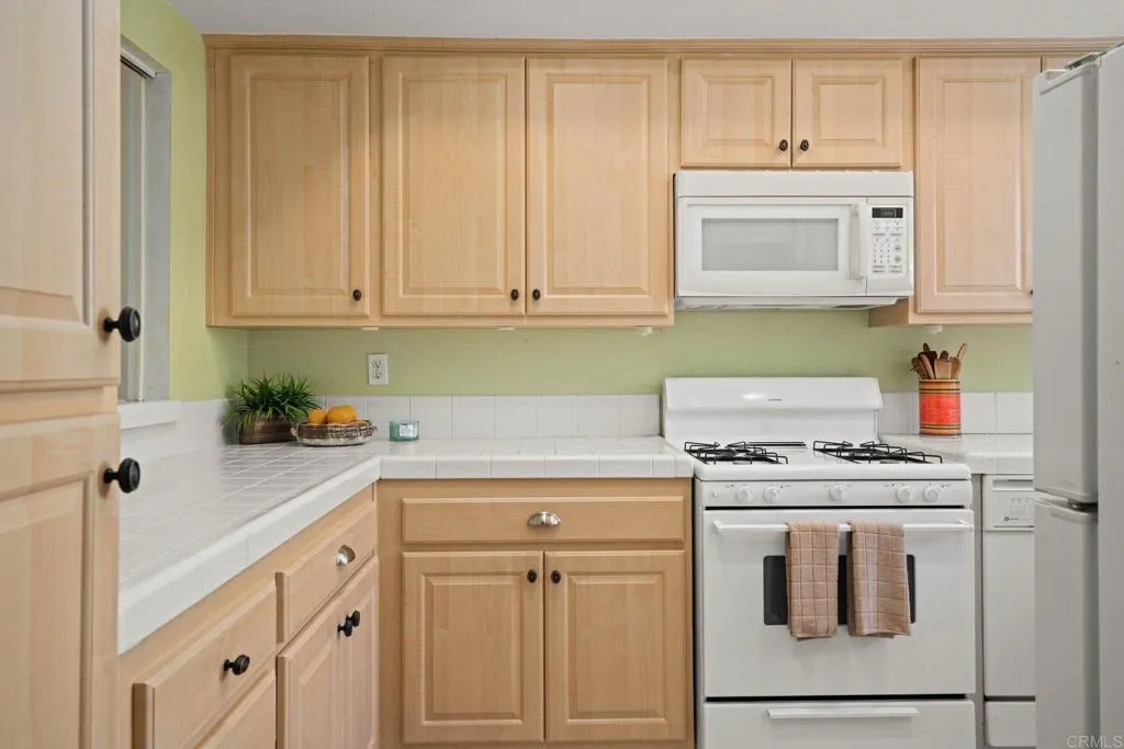 https://cdn.realtyfeed.com/cdn/127/306660271/0d05e0f486a7f859656fe18f7c6e5846.webp