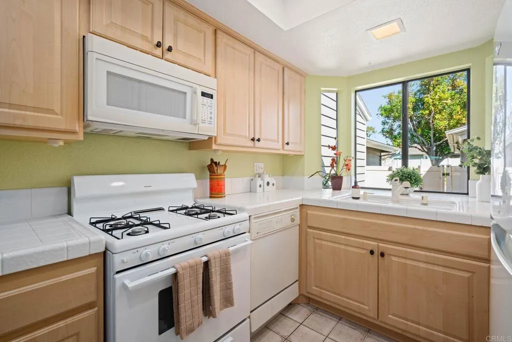 https://cdn.realtyfeed.com/cdn/127/306660271/4cad18297fad91bf94613bd5957fed27.webp