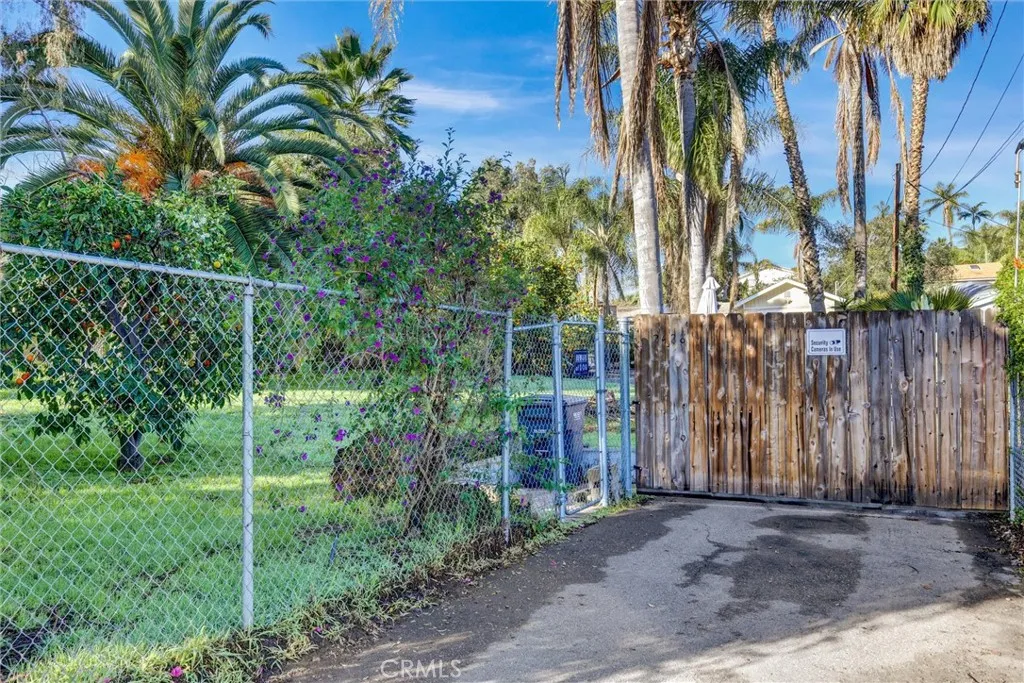 https://cdn.realtyfeed.com/cdn/127/306660381/1e092ca5b632994ba16d039e404e338a.webp