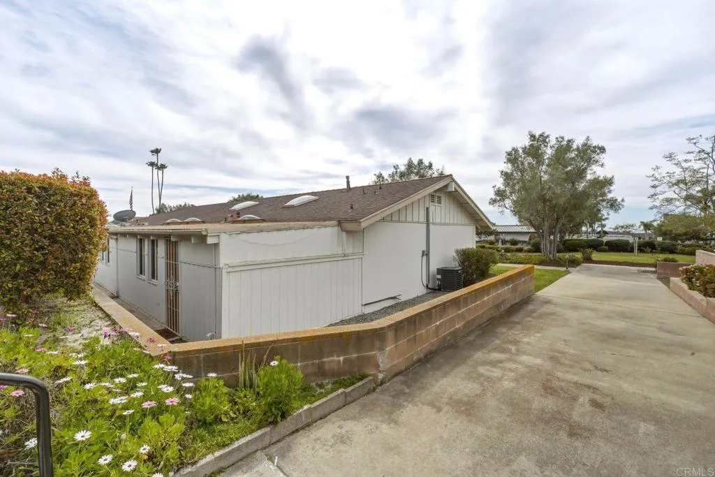 https://cdn.realtyfeed.com/cdn/127/306660386/49bd1a9bdd7256c66105b9f6c3efa3a7.webp