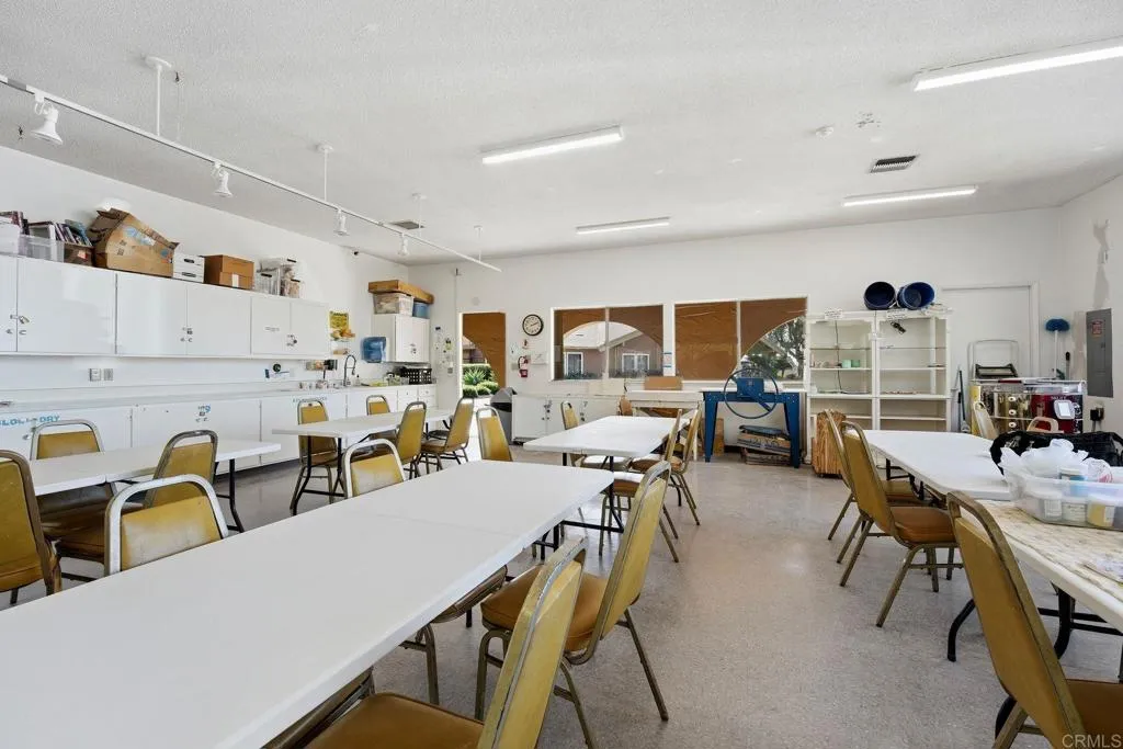 https://cdn.realtyfeed.com/cdn/127/306660386/8c70beebf4a9e5b3e70c6a9e849cd2aa.webp