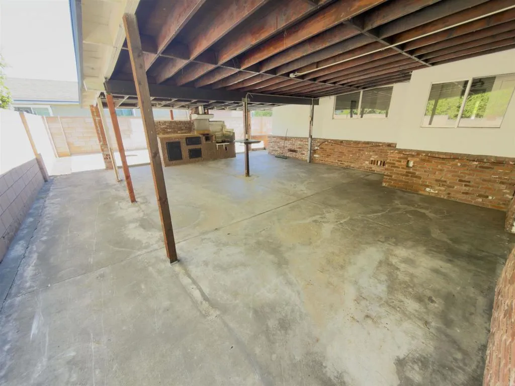 https://cdn.realtyfeed.com/cdn/127/306660432/2a0657cea8096207329fcbde768cf1a0.webp