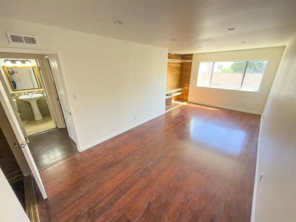 https://cdn.realtyfeed.com/cdn/127/306660432/abebfcd3c8344e18d372accfcaf43696.webp