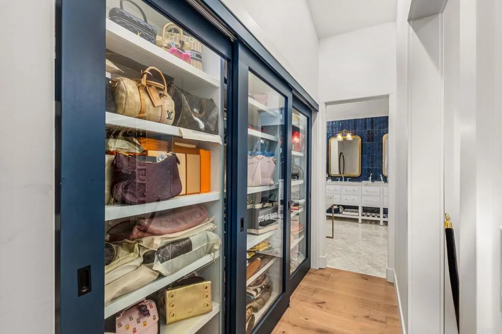 https://cdn.realtyfeed.com/cdn/127/306660532/0c17eb4bb1637a68e6ec302e917361c9.webp