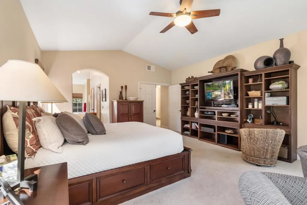 https://cdn.realtyfeed.com/cdn/127/306660679/24348b10d93214adcbeb4d51ec85739f.webp