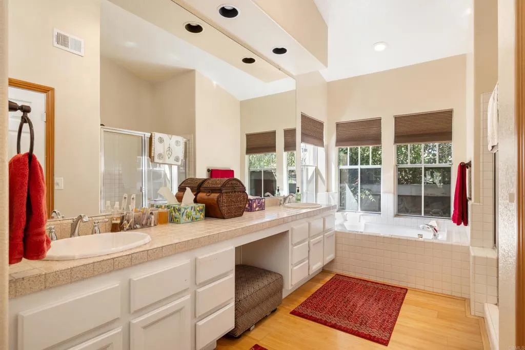 https://cdn.realtyfeed.com/cdn/127/306660679/b5d5739f313969754f4166275f2382d3.webp