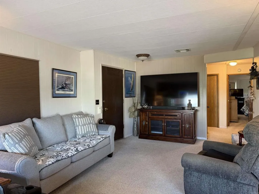 https://cdn.realtyfeed.com/cdn/127/306660764/439b7782de507afe6602b2e79fefc251.webp