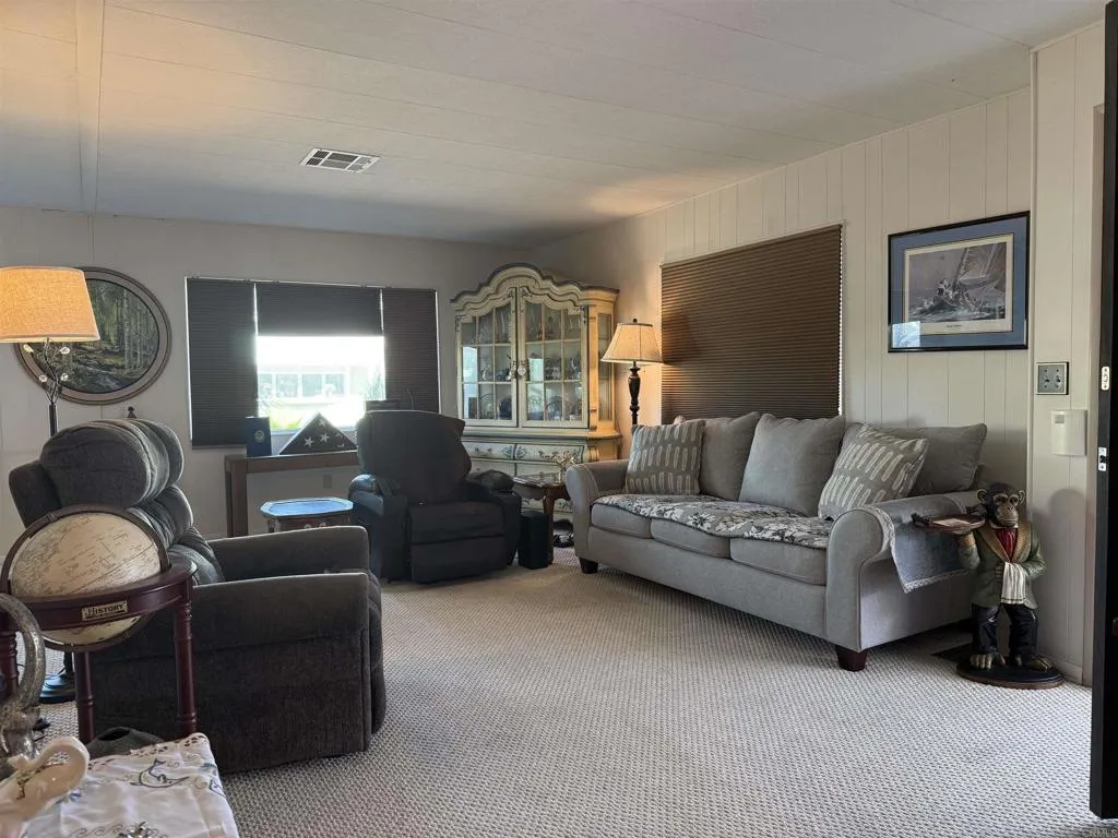 https://cdn.realtyfeed.com/cdn/127/306660764/b813b9848d5cc491f22e6d0aaf257123.webp