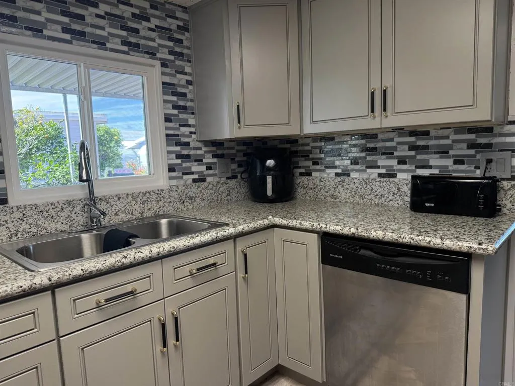 https://cdn.realtyfeed.com/cdn/127/306660764/cd8bb7fb76b23ce67d3e70b70a5ab90b.webp