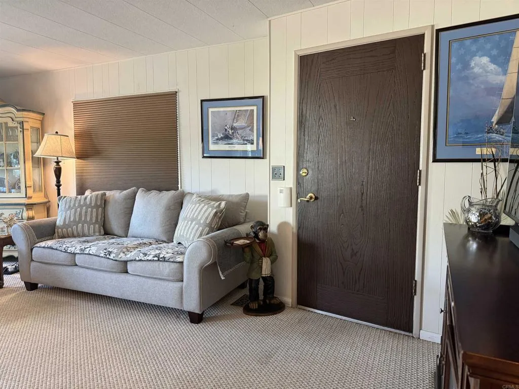 https://cdn.realtyfeed.com/cdn/127/306660764/e2b1b71aefd6953381d68c3b288328b7.webp