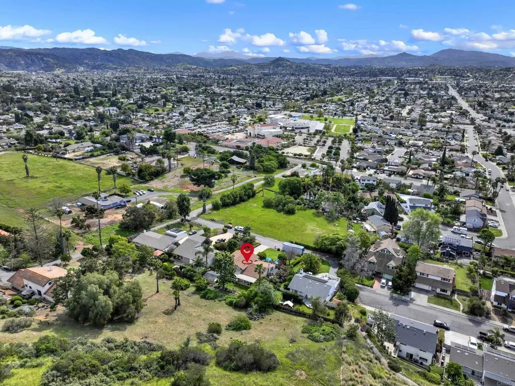 https://cdn.realtyfeed.com/cdn/127/306660766/228f447e74cd1ed626cf5f991a9ce3bd.webp
