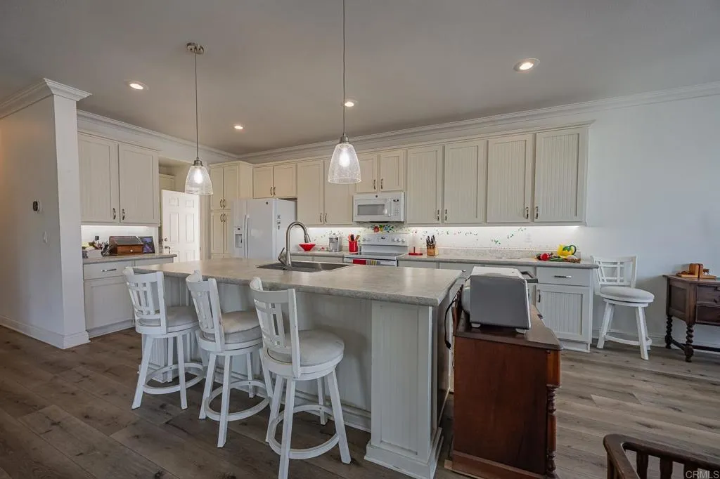 https://cdn.realtyfeed.com/cdn/127/306660918/25d0989835f193eba19ba4bdc3295f03.webp