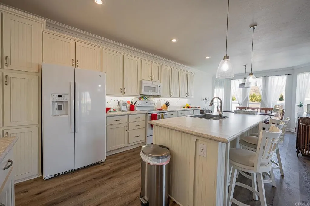 https://cdn.realtyfeed.com/cdn/127/306660918/c9810d8c55bbfab8e8f5c44e581ac2d0.webp