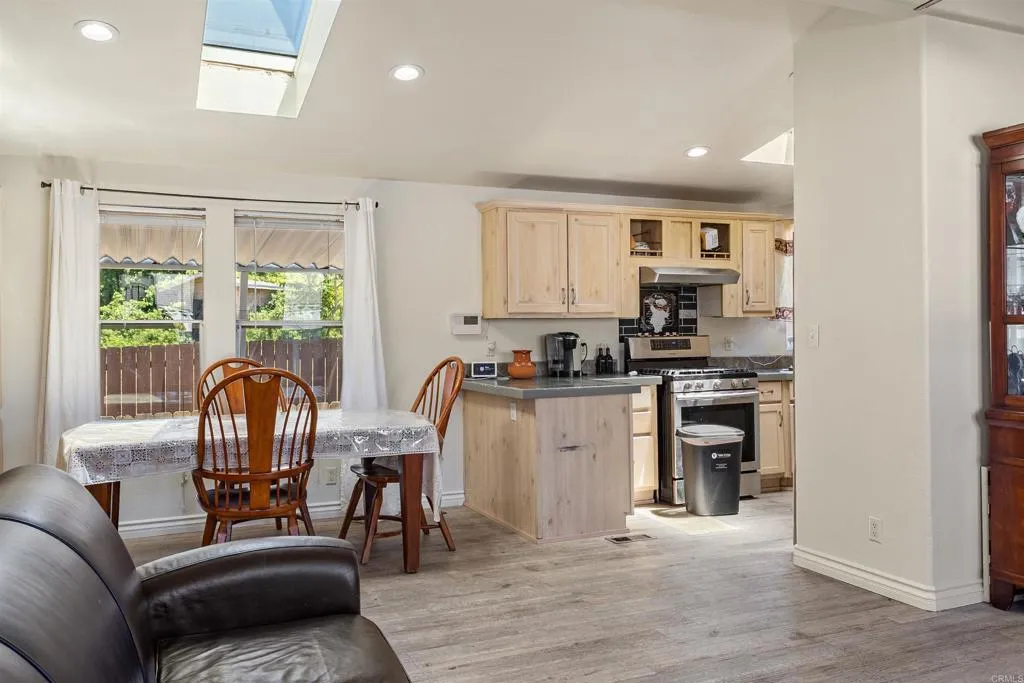 https://cdn.realtyfeed.com/cdn/127/306661085/4deb503cc497d624cdeb1d2d411c3e0b.webp