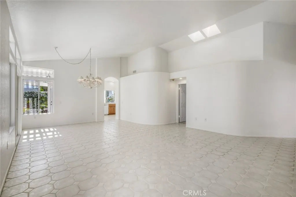https://cdn.realtyfeed.com/cdn/127/306661132/077a93eff2a8ca4448f425f44cd8ea90.webp