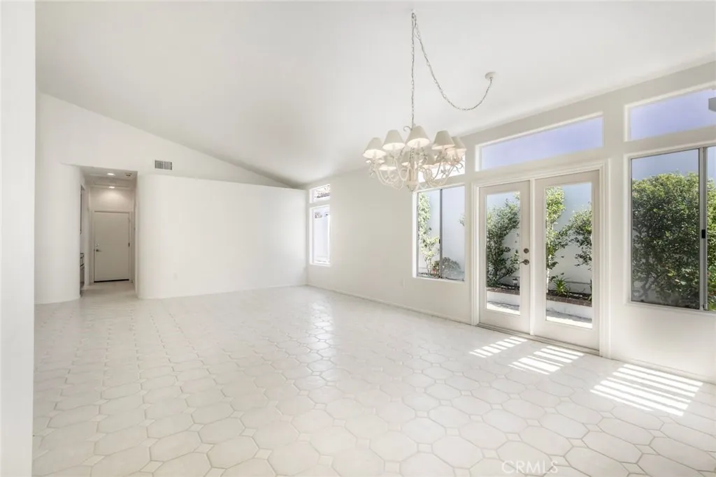 https://cdn.realtyfeed.com/cdn/127/306661132/75f1db2a0ae5e701d6d9a082ad184b5f.webp