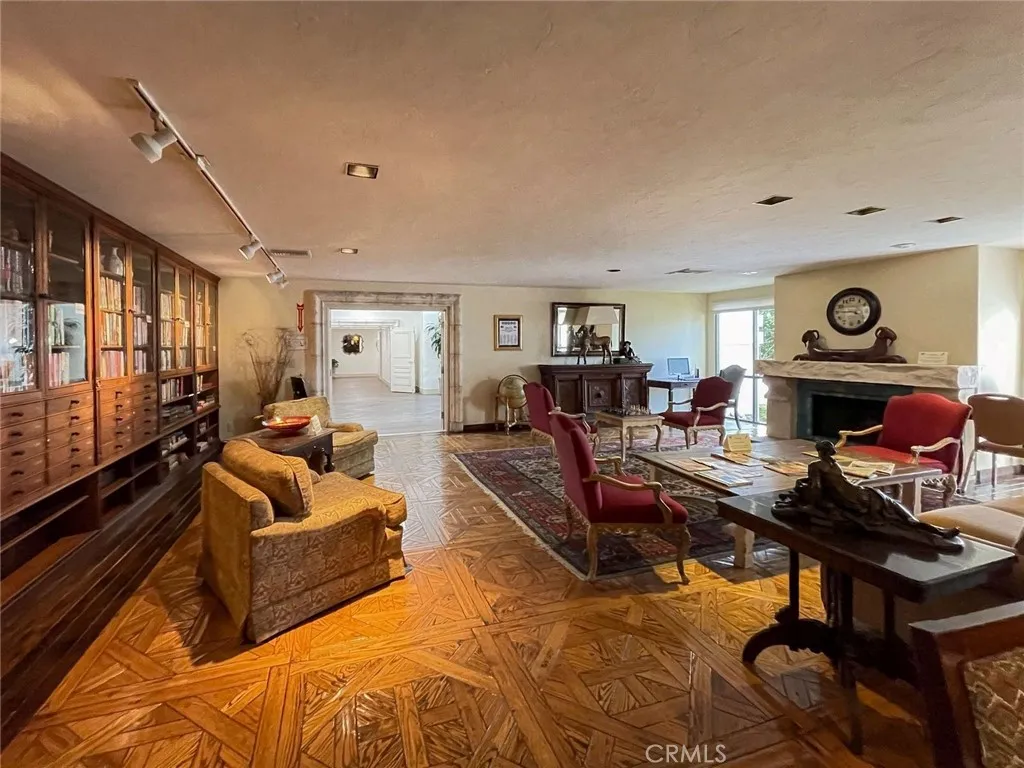 https://cdn.realtyfeed.com/cdn/127/306661132/a40e806434e8265139a2b9d838a67887.webp