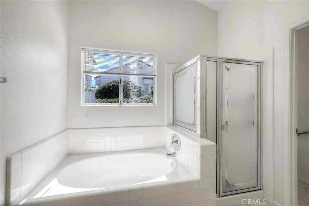 https://cdn.realtyfeed.com/cdn/127/306661132/cfbe60e08160477f1e80535e4008b102.webp