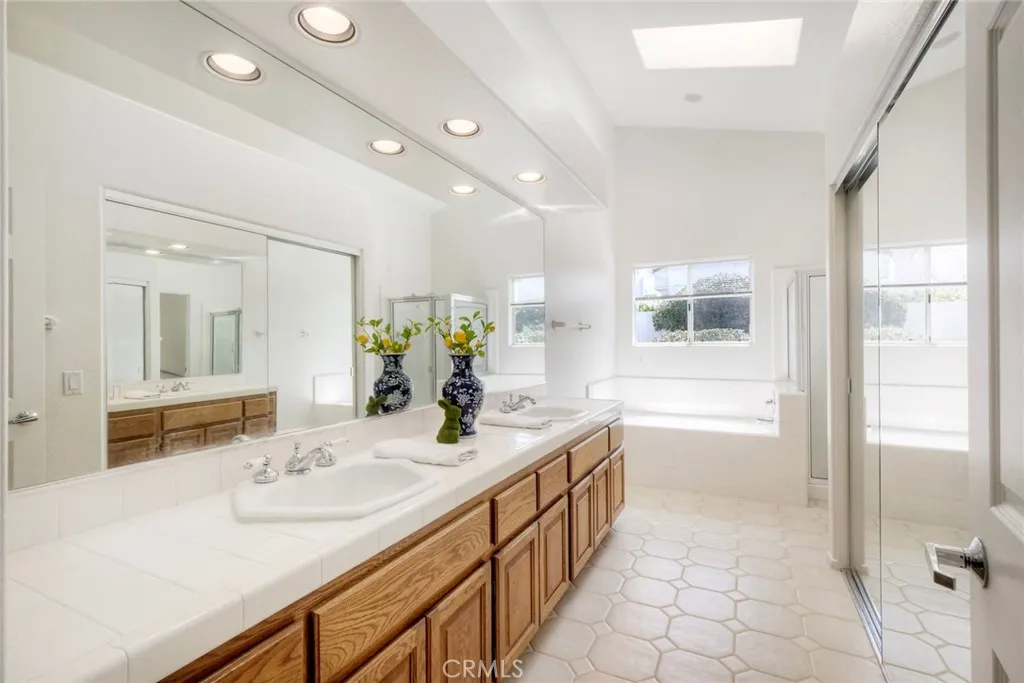 https://cdn.realtyfeed.com/cdn/127/306661132/f3e8e82169886702424986fbb0fc5f5b.webp