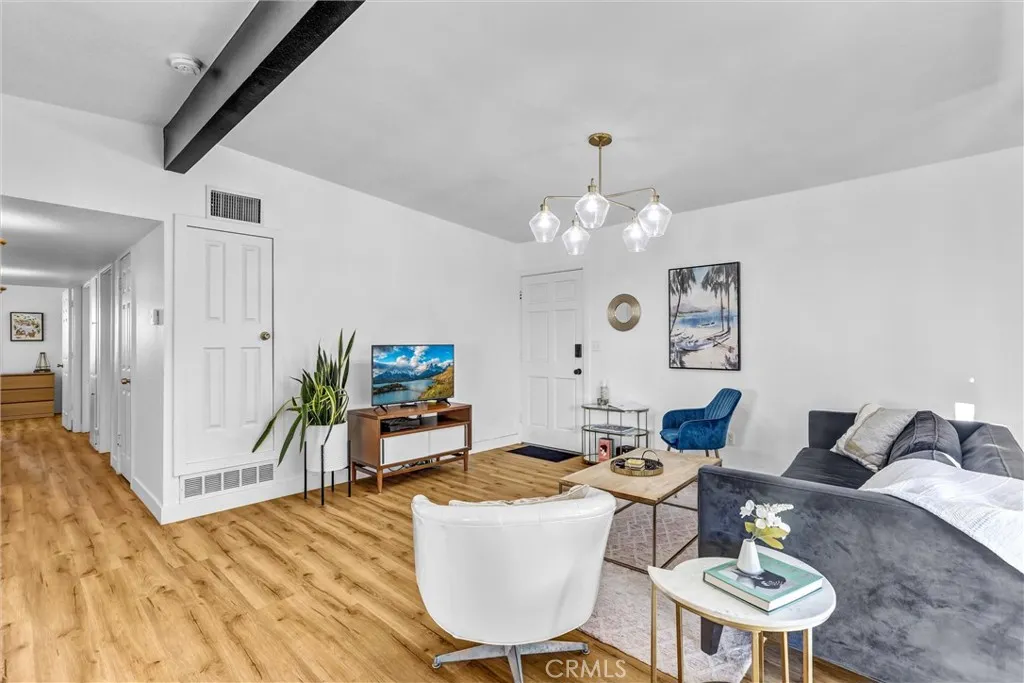 https://cdn.realtyfeed.com/cdn/127/306661181/ee2b8b185e3af9d5646e3762a4e72d15.webp