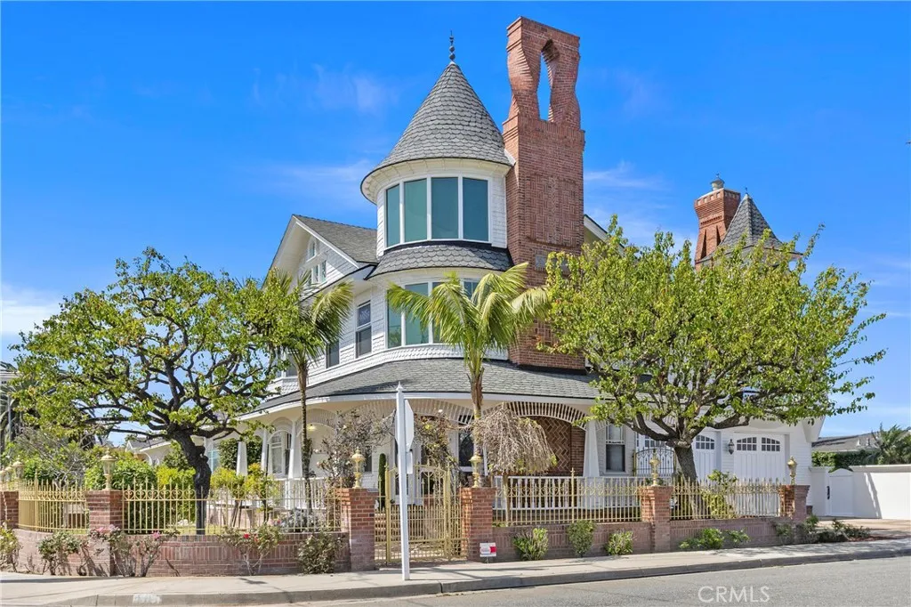 Costa Mesa, CA 92627