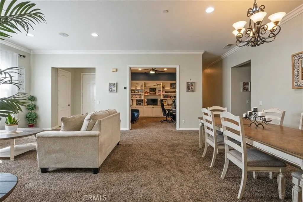 https://cdn.realtyfeed.com/cdn/127/306661517/1f8bfc522d370150849c4747b3905f61.webp