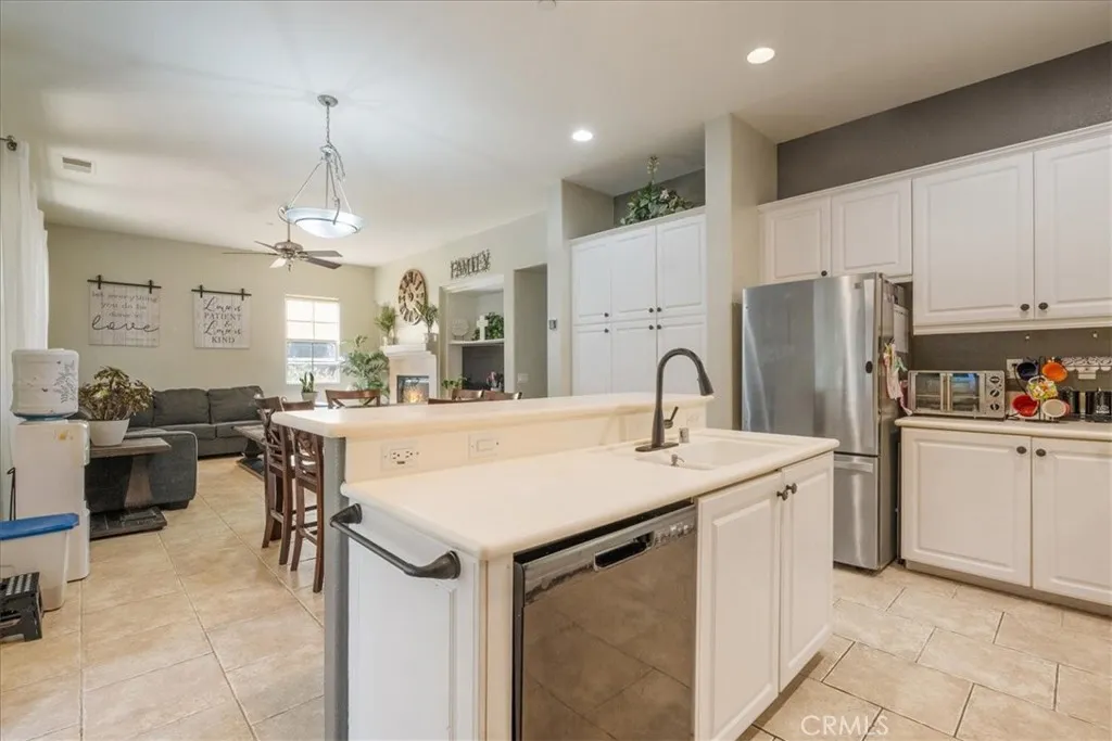 https://cdn.realtyfeed.com/cdn/127/306661517/cf66c7554fbb6793336dc74e3fc619b1.webp