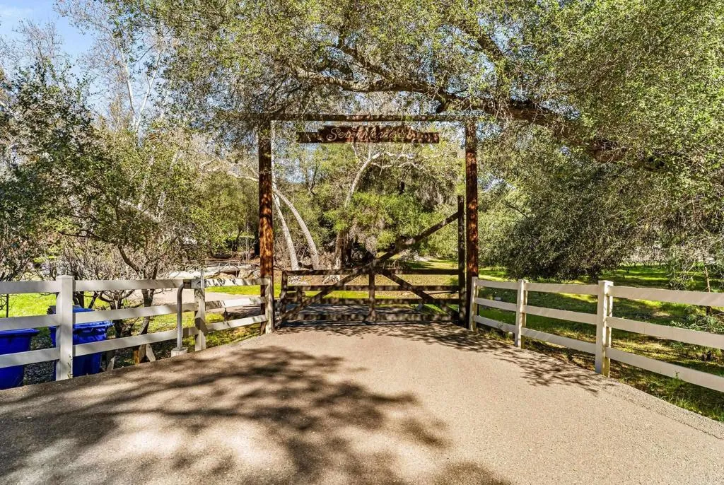 https://cdn.realtyfeed.com/cdn/127/306661611/b18efb7adbf5e6f815f1ff120258654b.webp